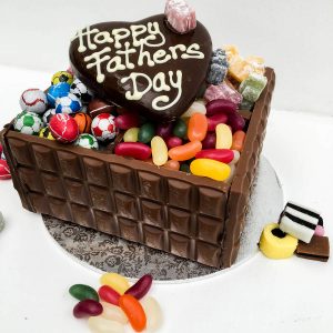 Wish Your Dad With Mouth-Watering Cakes and Gifts On Father’s Day