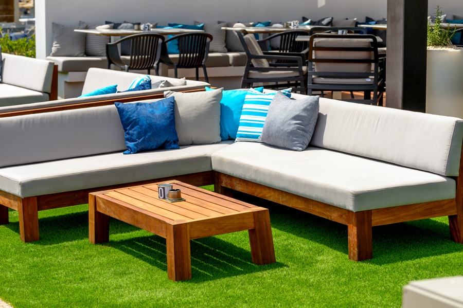 Follow These Top 3 Tips To Choose Best Outdoor Furniture On A Budget